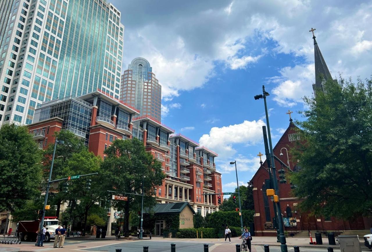 Bposhtels Charlotte Hostel ภายนอก รูปภาพ