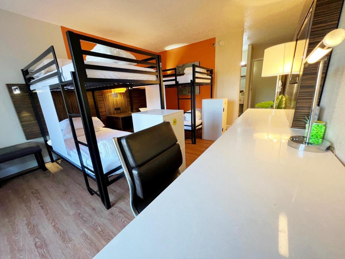 Bposhtels Charlotte Hostel ภายนอก รูปภาพ