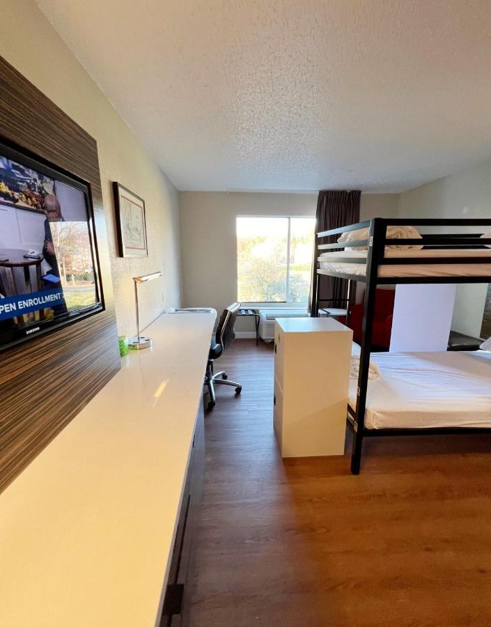 Bposhtels Charlotte Hostel ภายนอก รูปภาพ