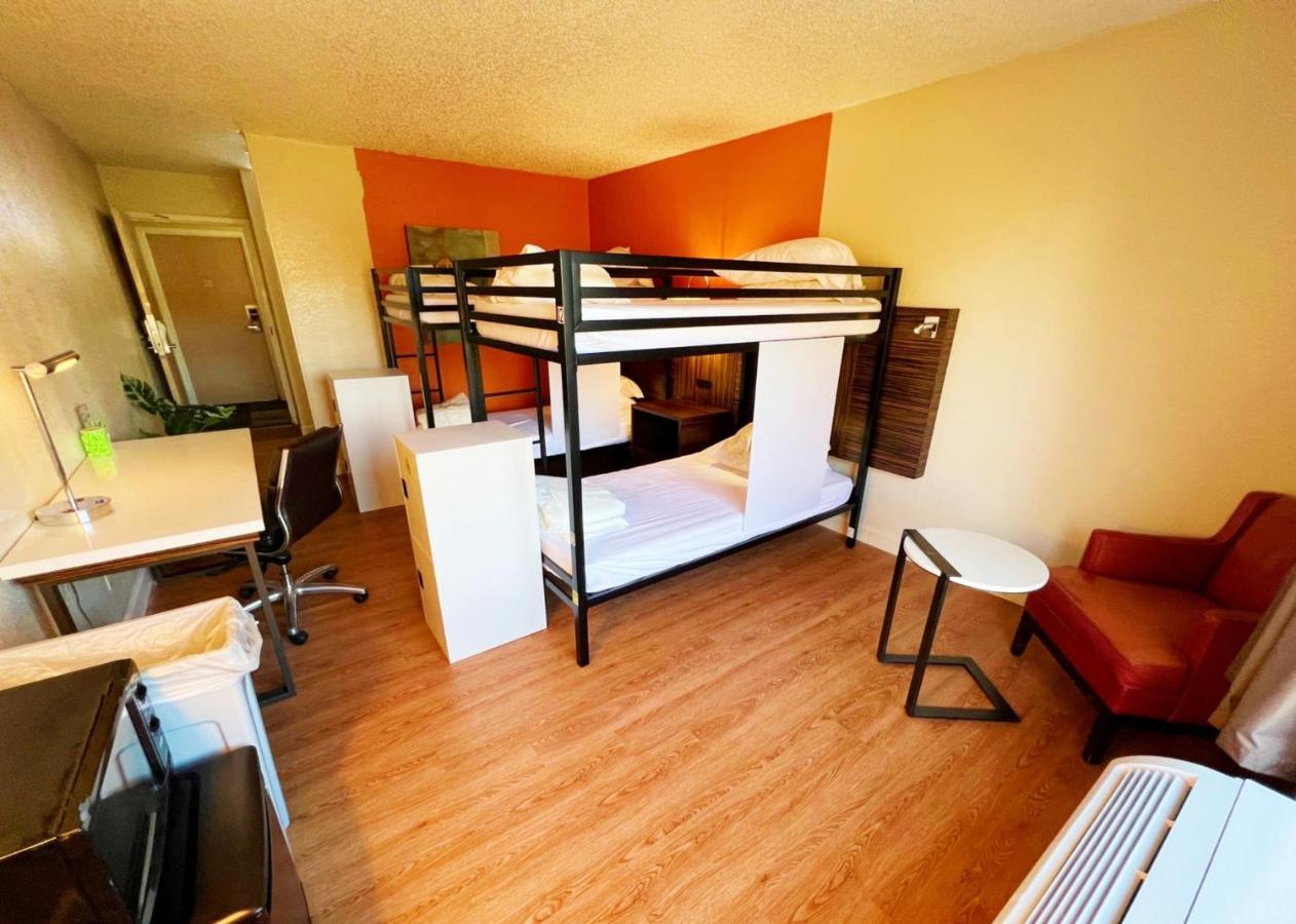 Bposhtels Charlotte Hostel ภายนอก รูปภาพ